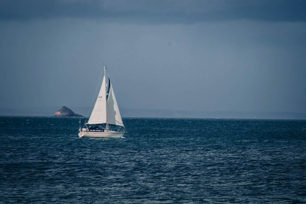 Comment découvrir les îles de la mer Égée en voilier?